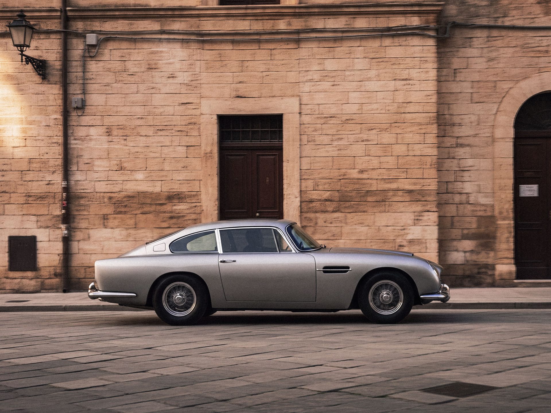 James Bond Aston Martin